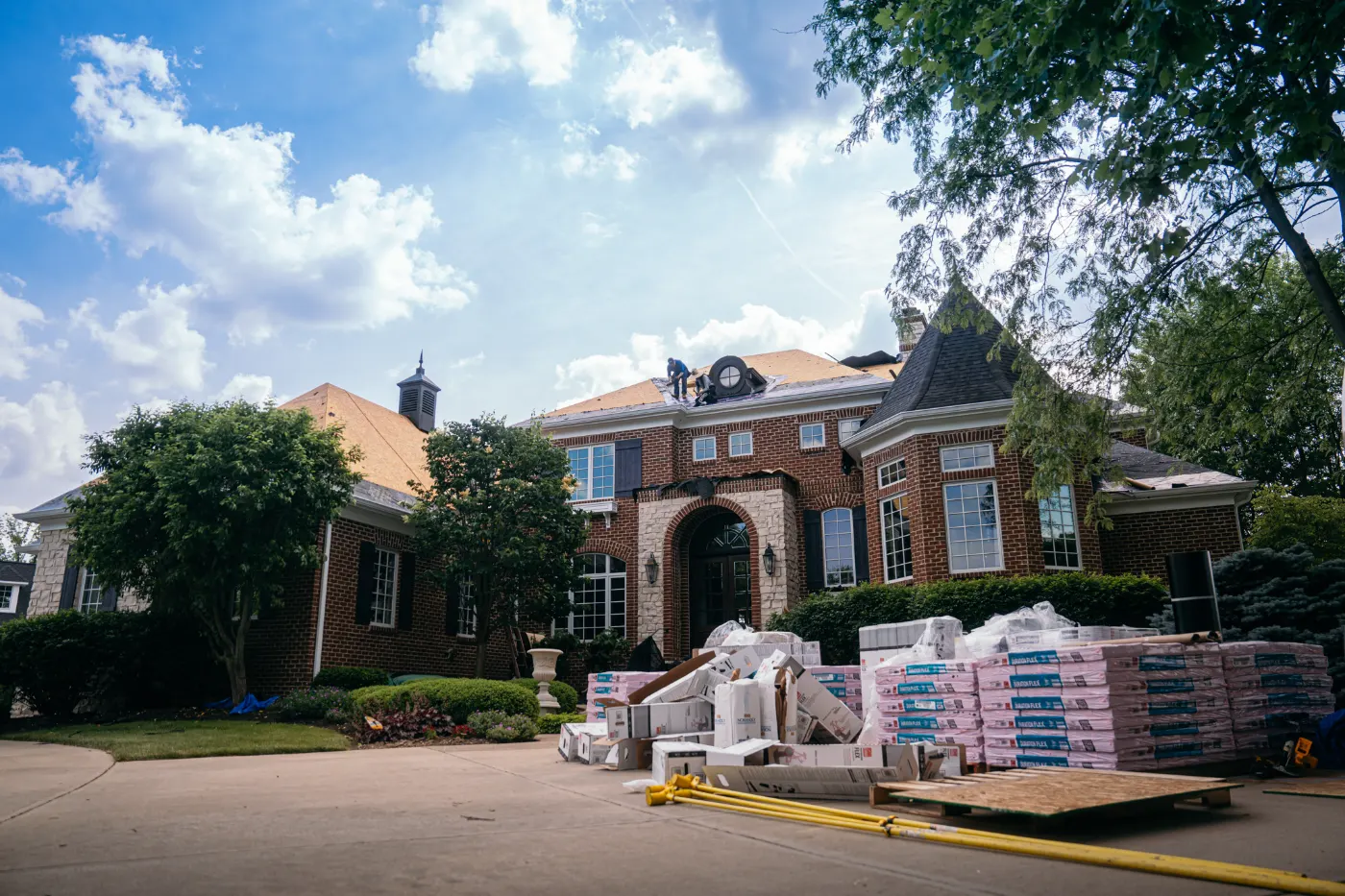 Manufacturer-certified roof installation in Medora
